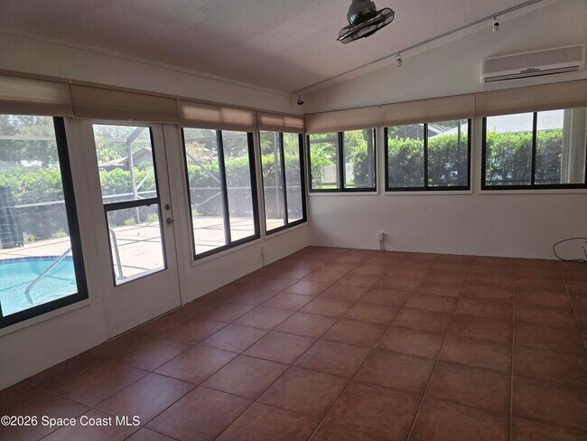 Building Photo - 1825 Fox Bay Dr