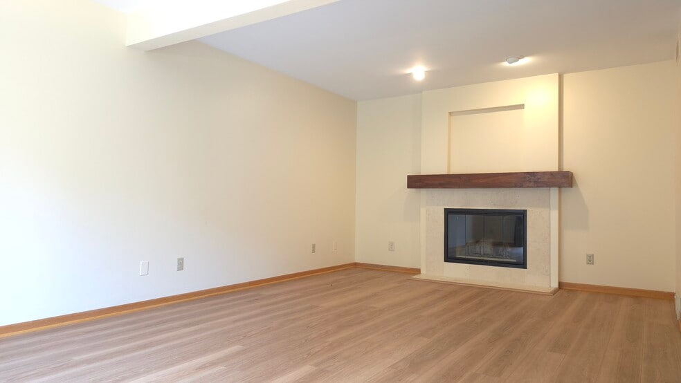 Building Photo - 69 Ponwood Cir