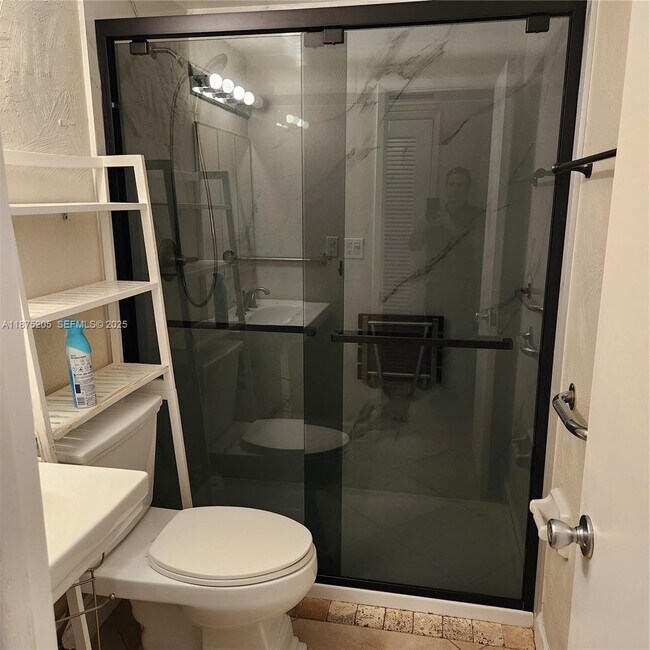 Building Photo - 2170 NE 51st Ct