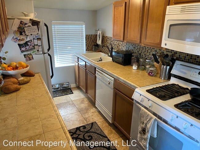 Building Photo - 2 br, 1 bath House - 232 E Mendenhall B