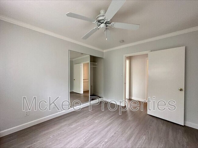 Building Photo - 907 Hayes Ave