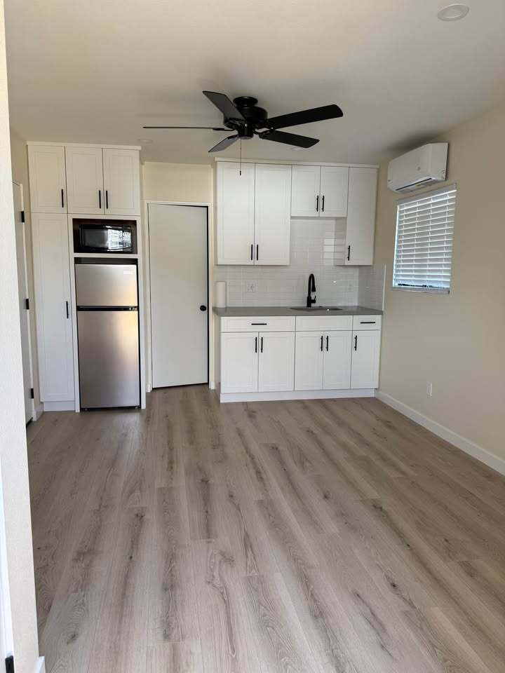 Building Photo - 1956 W 9th St