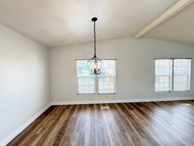 Building Photo - 4 Magnolia Via