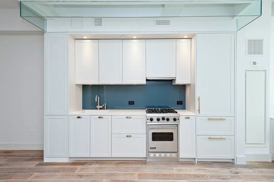 Primary Photo - 93 Worth St