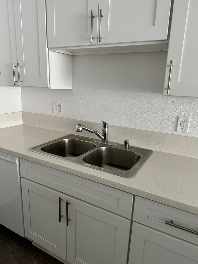 Building Photo - 18414 Collins St