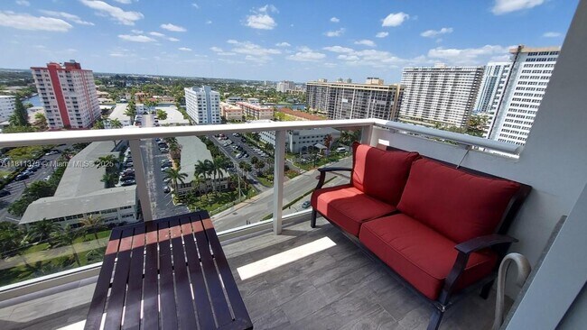 Building Photo - 3140 S Ocean Dr