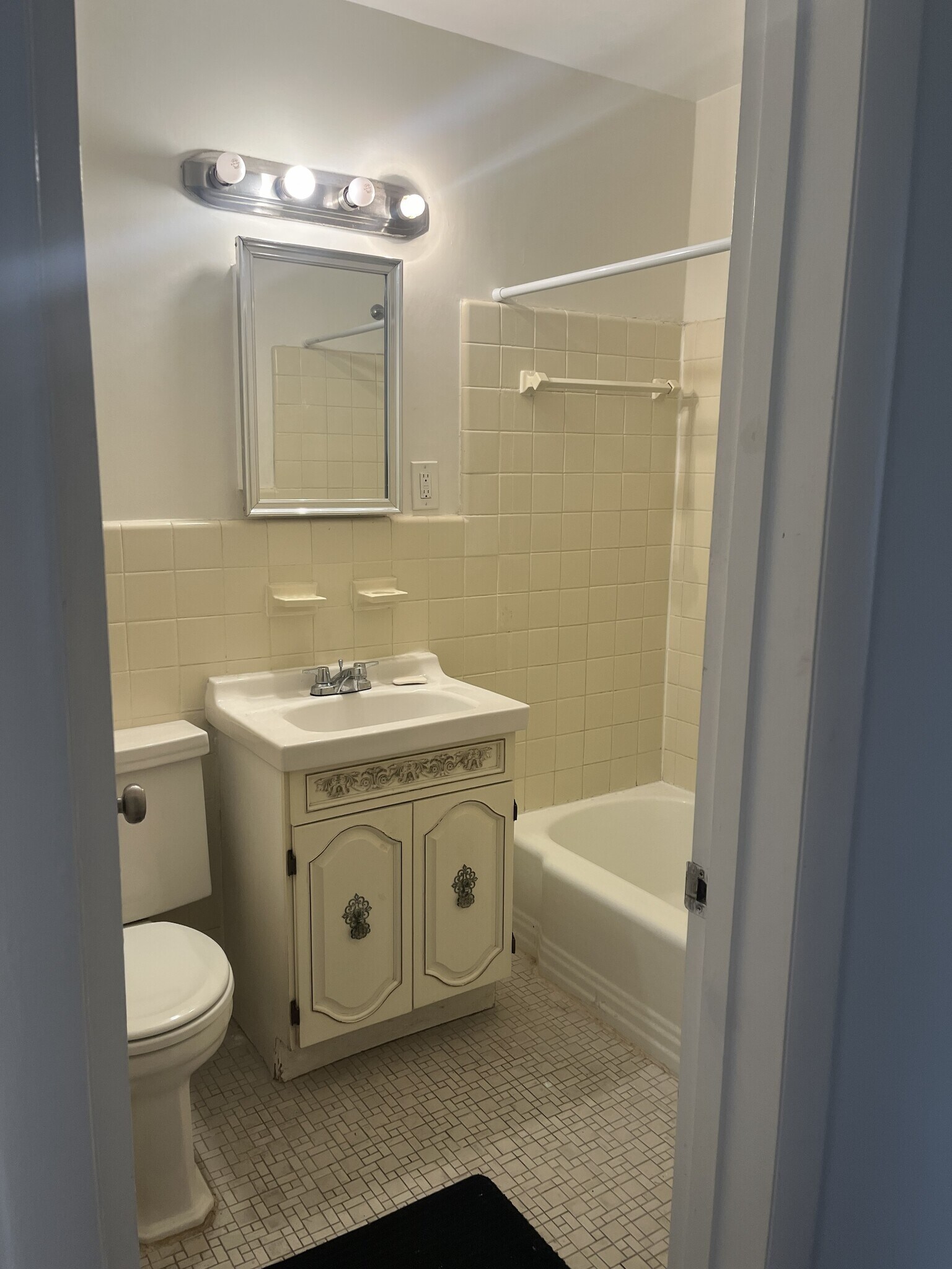 Building Photo - 10518 Weymouth St