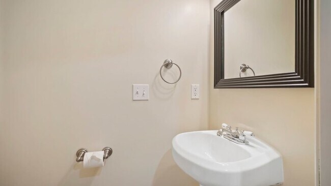 Building Photo - 10828 Wynview Ln