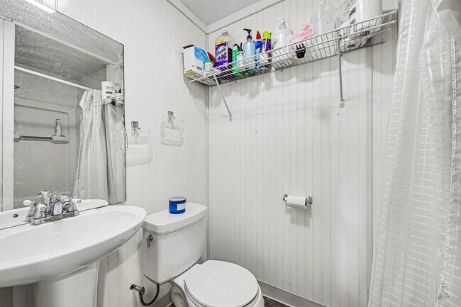 Building Photo - 5884 Rays Dr