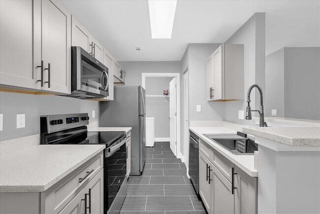 Building Photo - 2533 Grassy Point Dr