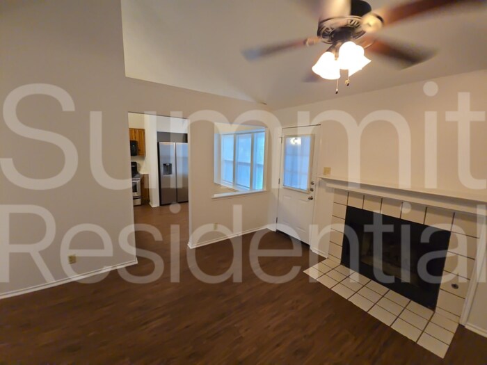 Building Photo - 1607 Parkwood Dr
