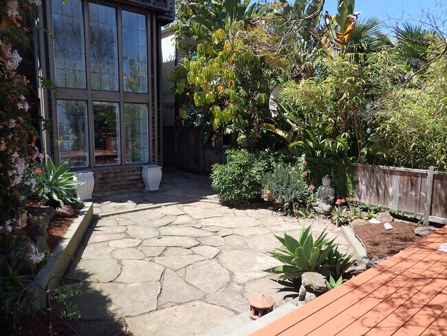 Building Photo - 719 Rhode Island St