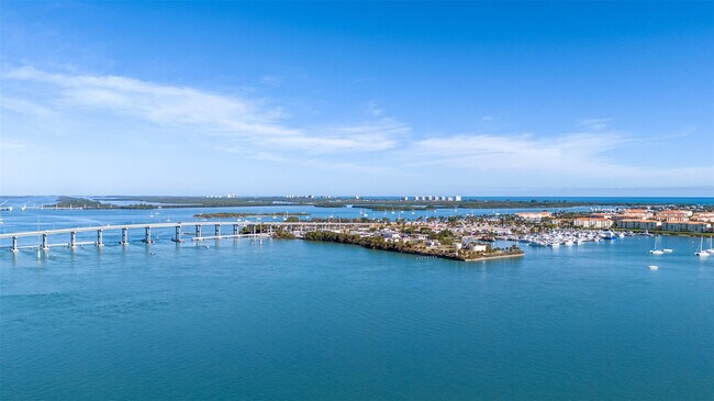 Building Photo - 1301 Emerald Terrace