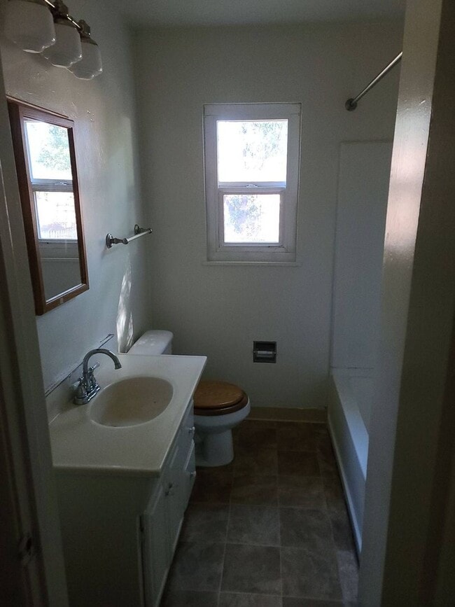 Building Photo - 1126 Sheridan Ave