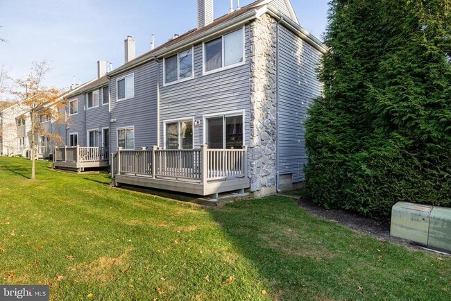 Building Photo - 835 Chanticleer
