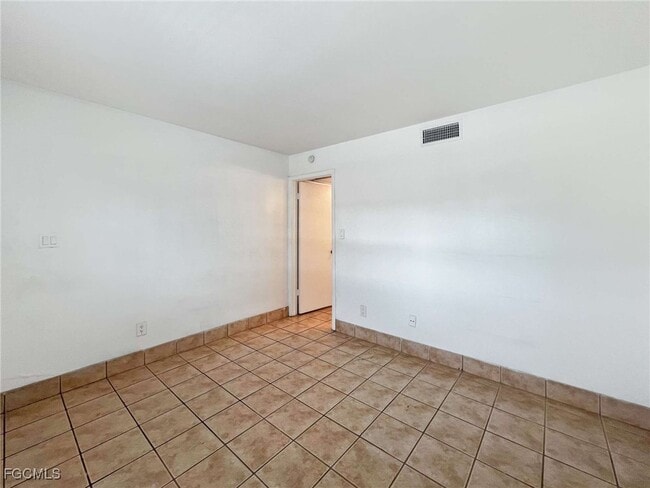 Building Photo - 1852 Golf View Ave