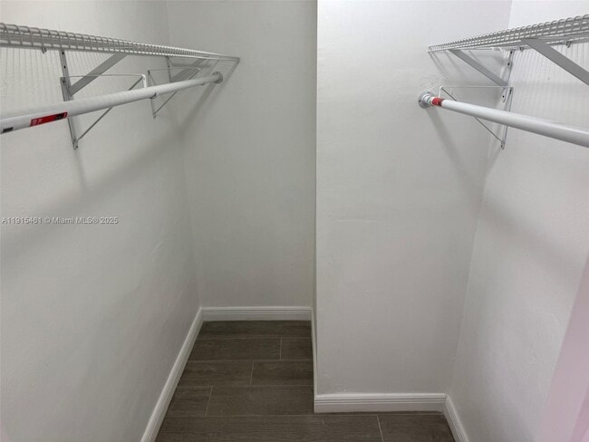 Building Photo - 448 E 40th St