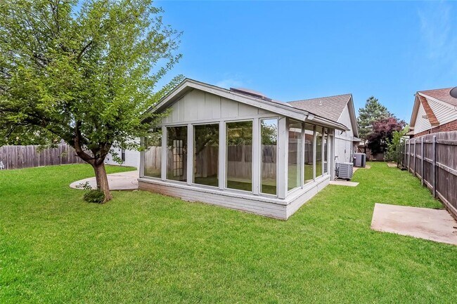 Building Photo - 7301 Skylark Ln