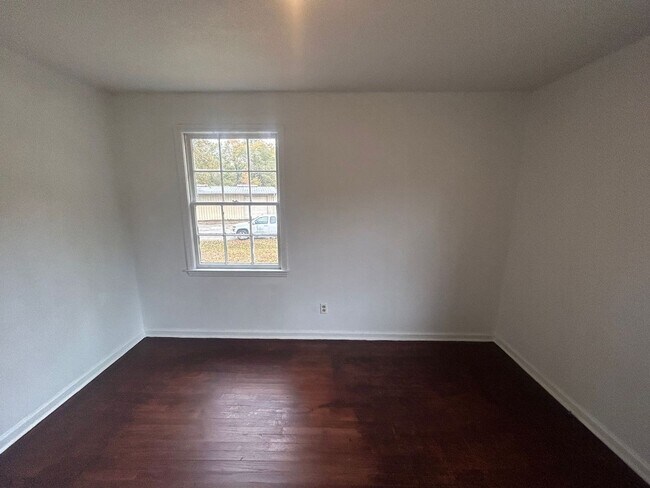 Building Photo - 3 bed, 1 1/2 bath  Forest Acres brick home located off of Satchel Ford Rd