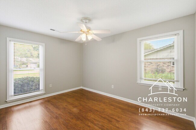 Building Photo - 2067 Dogwood Rd