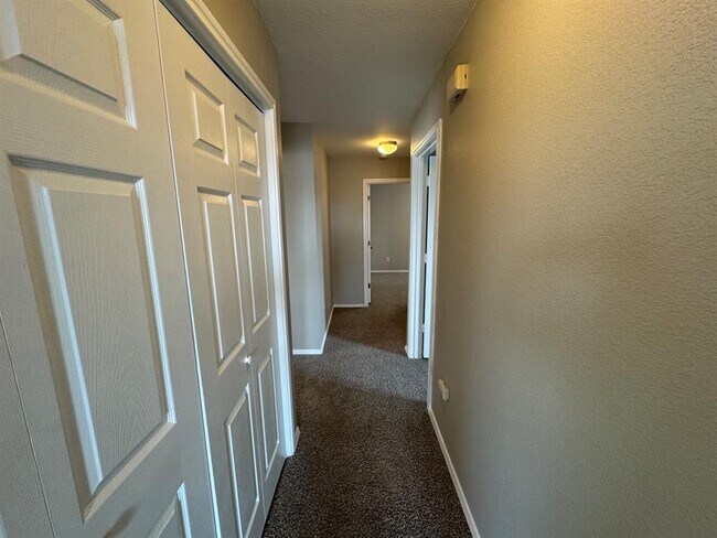 Building Photo - 6733 Plains Crest Dr