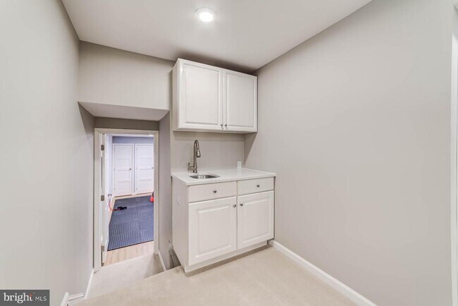 Building Photo - 13930 S Springs Dr