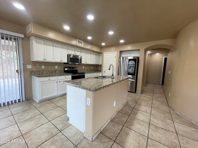 Building Photo - 1466 Holiday Dr