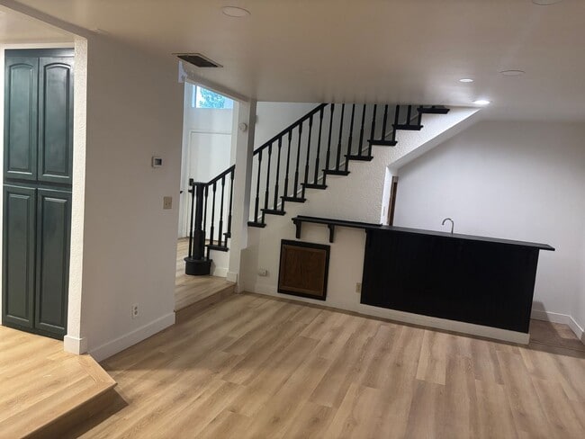 Building Photo - Beautiful Fair Oaks 4/2!  BIG HOUSE  **See details below for viewings**