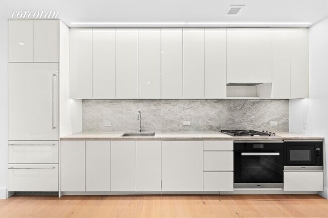 Building Photo - 15 W 61st St