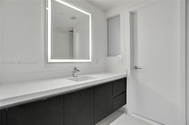 Building Photo - 851 NE 1st Ave