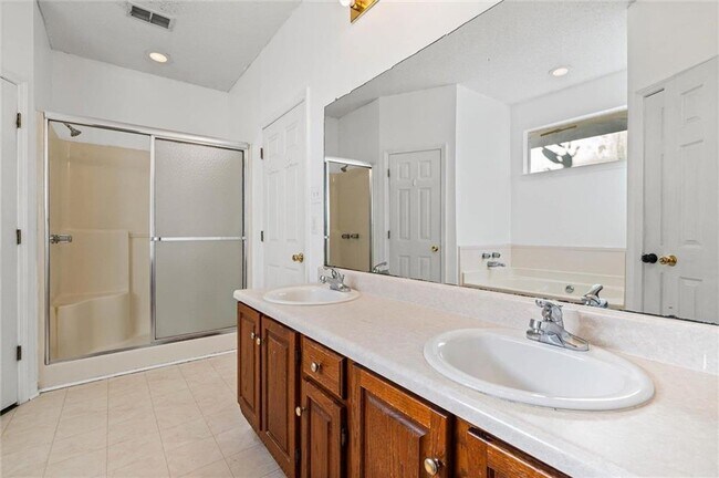 Building Photo - 1263 Smithfield Rd E