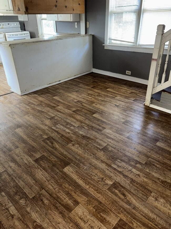 Building Photo - 3 Bedroom 1 Bathroom