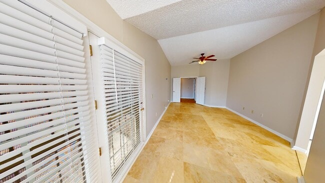 Building Photo - Beautiful 3 bedroom, 2 bathroom, house .