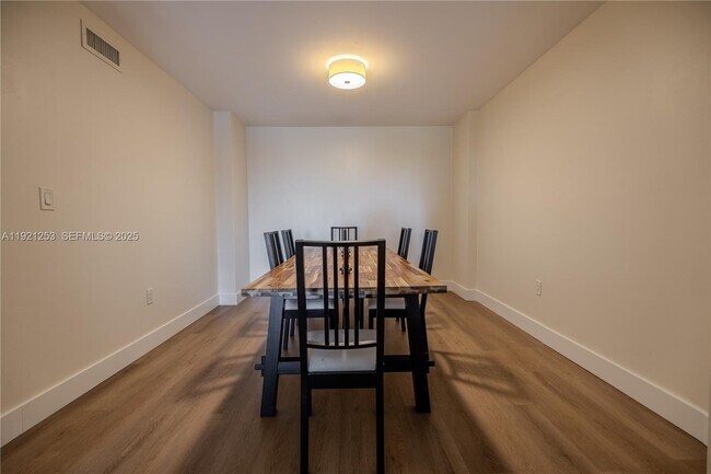 Building Photo - 2810 N 46th Ave