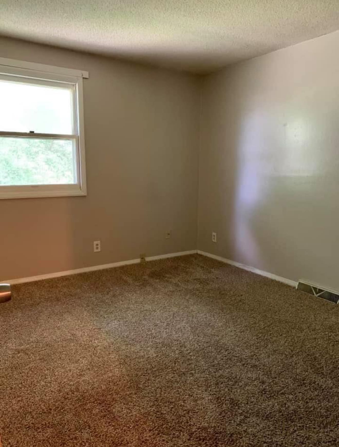 Back bedroom - 212 Brookside Dr