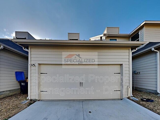 Building Photo - 453 Milverton Dr