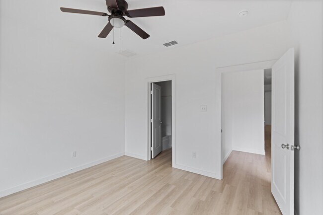 Building Photo - 5708 Kemper St