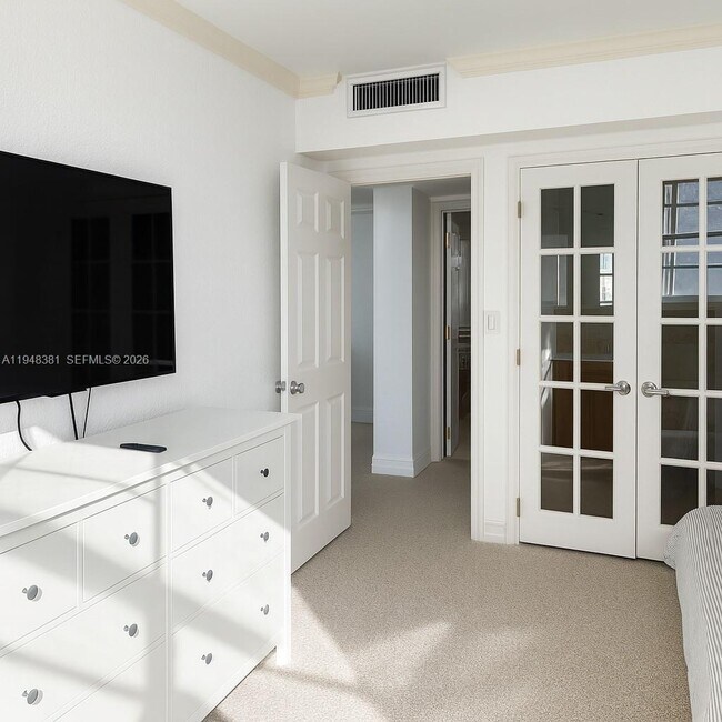 Building Photo - 4001 S Ocean Dr