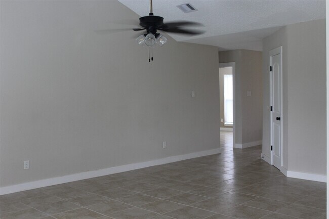 Building Photo - 4920 Deerwood Cir