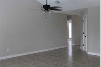 Building Photo - 4920 Deerwood Cir