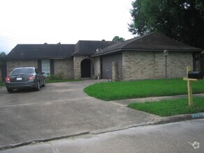 Building Photo - 10426 Sagebluff Dr