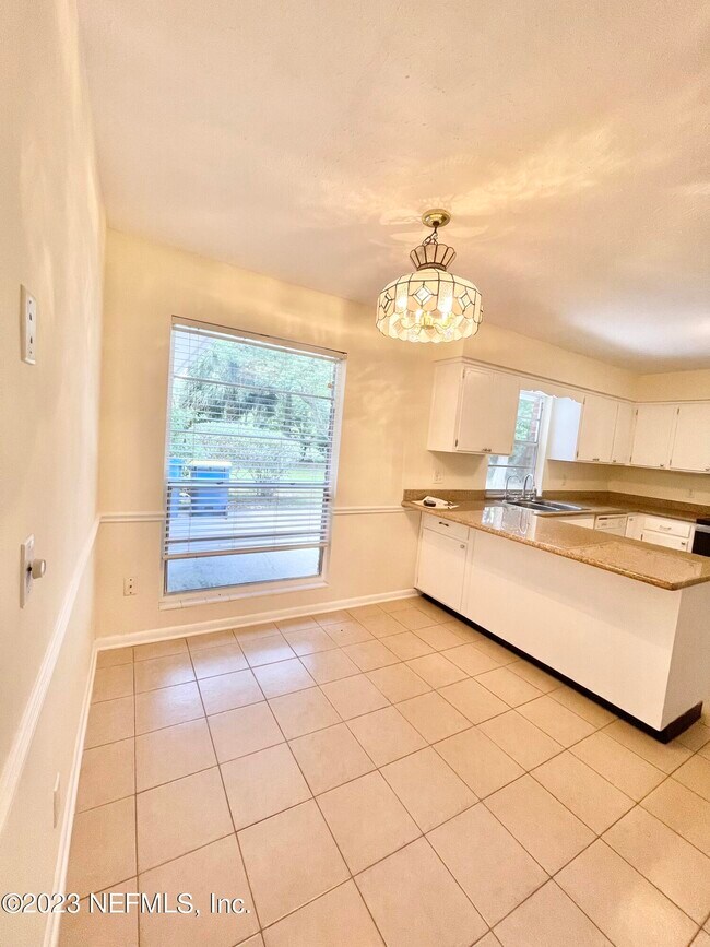 Building Photo - 5391 Golf Course Dr