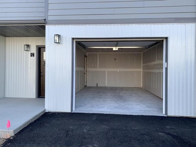Building Photo - 3355 Blackbird Wy