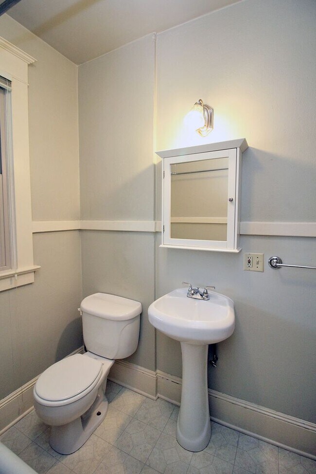 Building Photo - andrp02