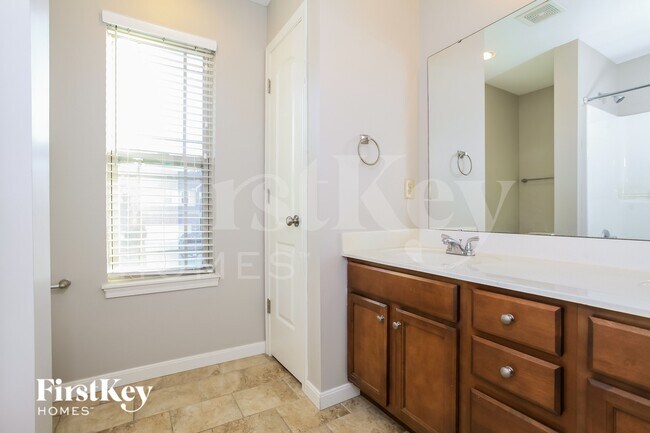 Building Photo - 2724 Parkerridge Dr