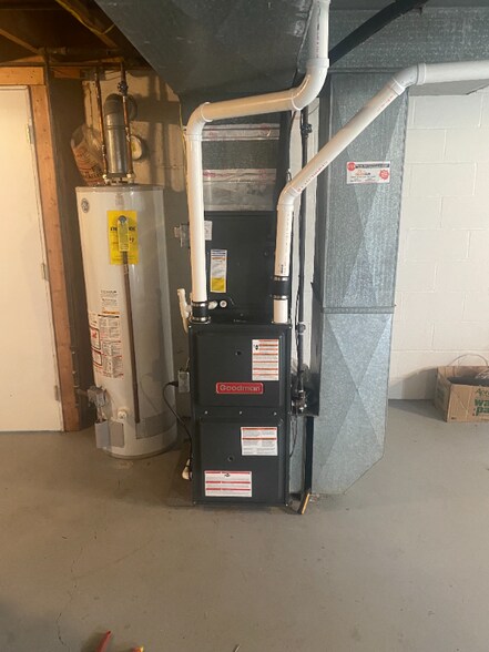 Building Photo - 13857 Whitney Rd