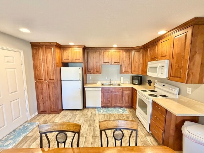 Building Photo - Resort Style Living - Getting freshly remodeled! Very Nice Sports Village Condo with lots of grea...