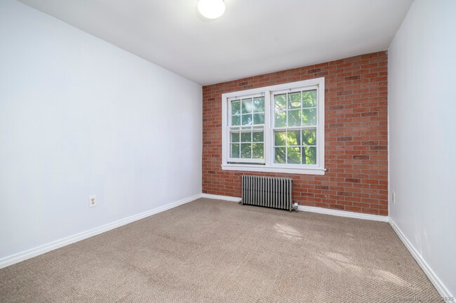 Building Photo - 29G Clarmore Dr