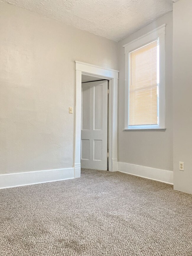 Building Photo - Updated 4 bed 2 bath house right in the heart of Benson.