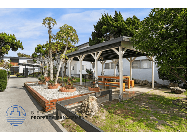 Floorplan - La Rue Apartments